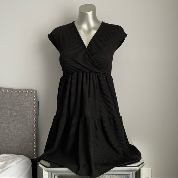 Caution to the Wind Women’s Dress - Picture 1 of 6